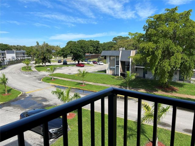 8000 Fairview Dr 310, Tamarac, FL 33321