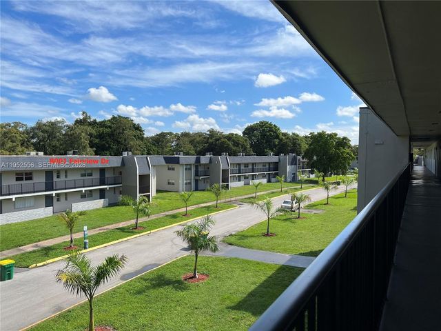 8000 Fairview Dr 310, Tamarac, FL 33321
