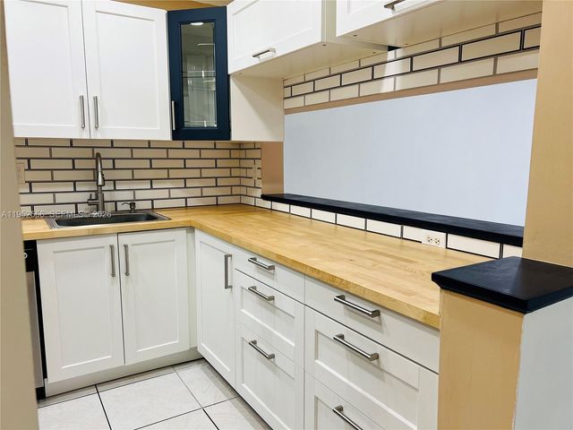 8000 Fairview Dr 310, Tamarac, FL 33321