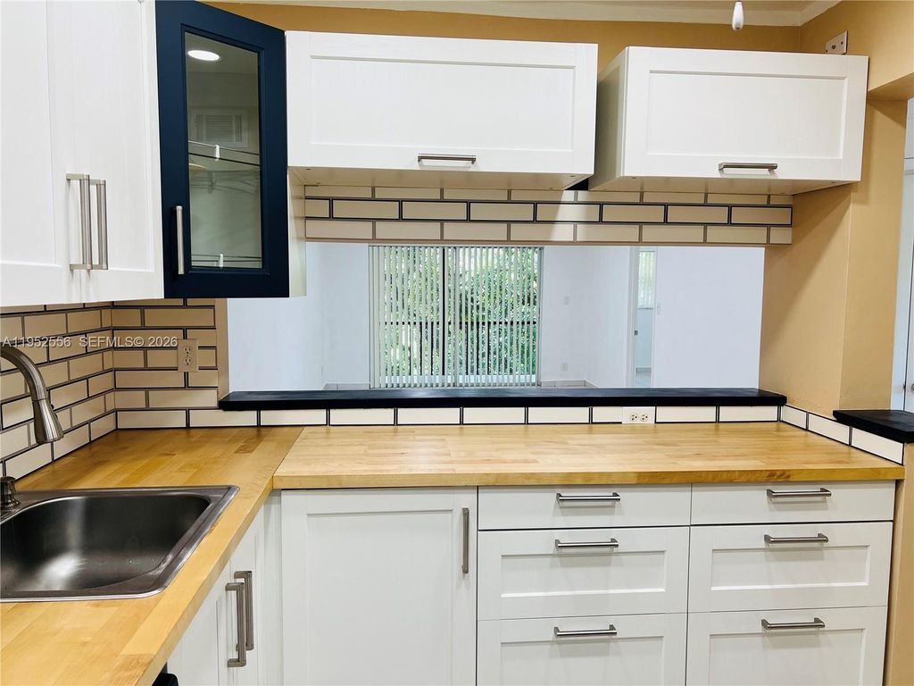 8000 Fairview Dr 310, Tamarac, FL 33321