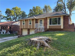 2916 NW Chelsea Place, Blue Springs, MO 64015