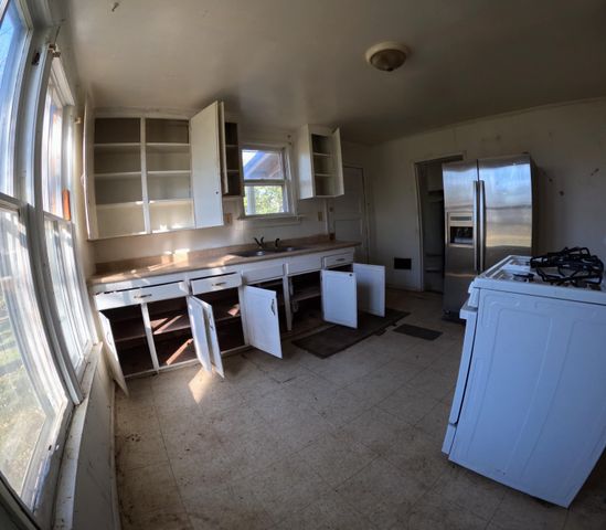 1021 E Blaine Street, Springfield, MO 65803