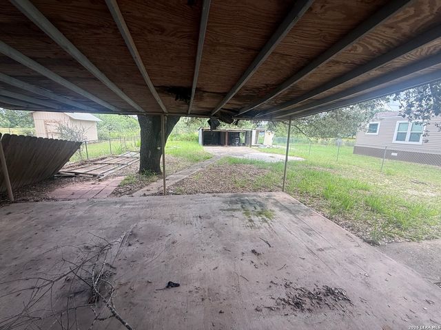 1025 BOWEN ST, Pleasanton, TX 78064