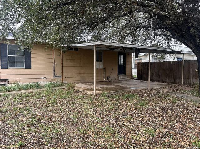 1025 BOWEN ST, Pleasanton, TX 78064