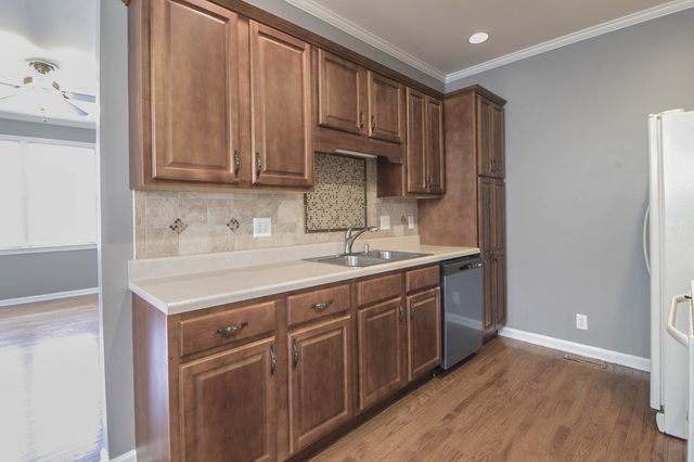 702 Mount Vernon Dr, Clarksville, TN 37043