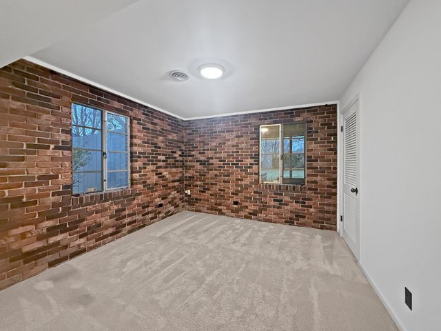 2118 S Catalina Avenue, Springfield, MO 65804