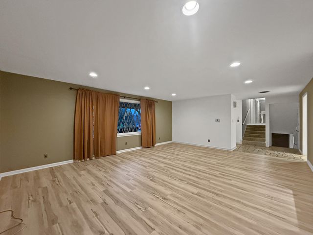 2118 S Catalina Avenue, Springfield, MO 65804