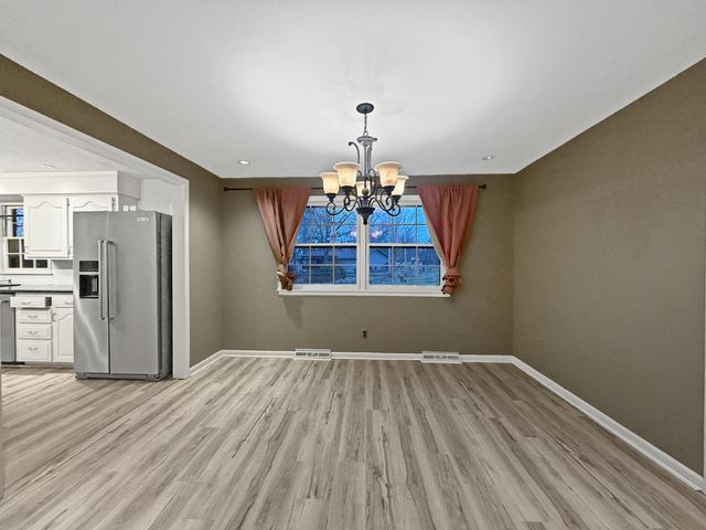 2118 S Catalina Avenue, Springfield, MO 65804