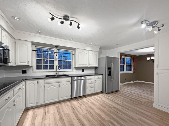 2118 S Catalina Avenue, Springfield, MO 65804