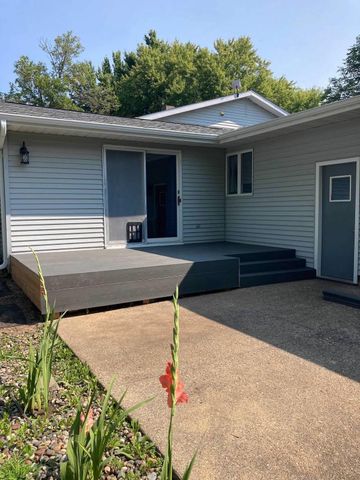 309 2nd Court SE, Grand Meadow, MN 55936