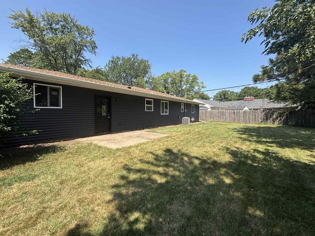 828 N Harmony Drive, Janesville, WI 53545