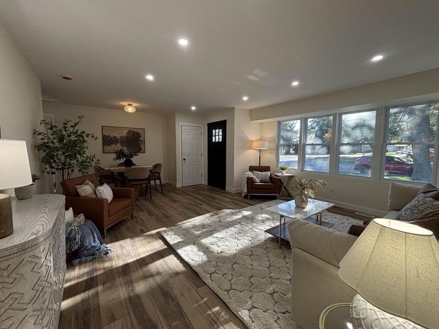 828 N Harmony Drive, Janesville, WI 53545