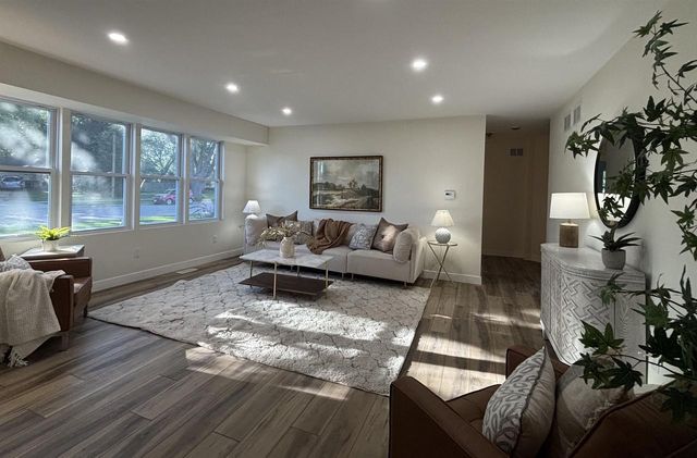 828 N Harmony Drive, Janesville, WI 53545