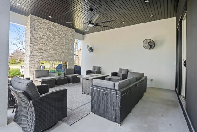 4212 Greenbriar Drive, Nixa, MO 65714