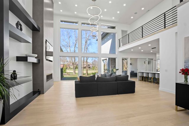 4212 Greenbriar Drive, Nixa, MO 65714