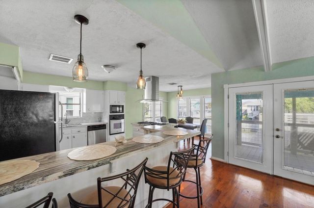 12 S Sandpiper Street, La Marque, TX 77568