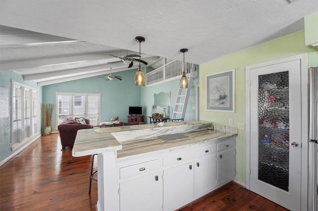 12 S Sandpiper Street, La Marque, TX 77568