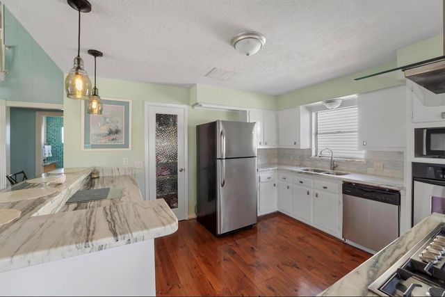 12 S Sandpiper Street, La Marque, TX 77568