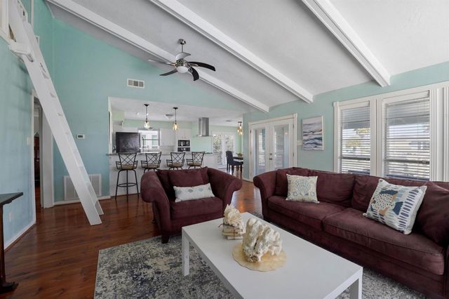 12 S Sandpiper Street, La Marque, TX 77568