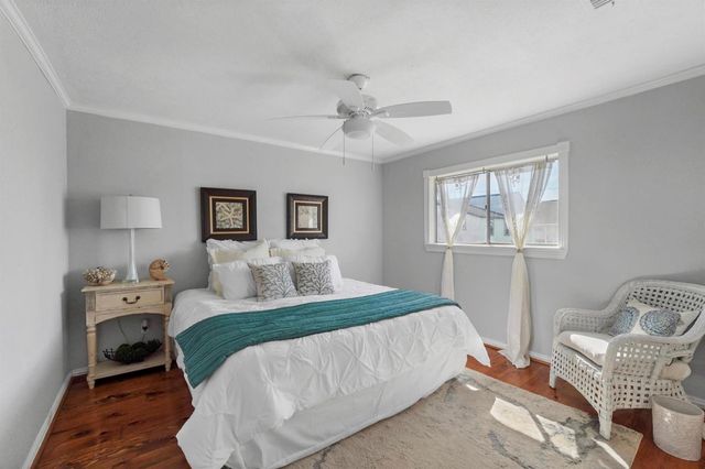 12 S Sandpiper Street, La Marque, TX 77568