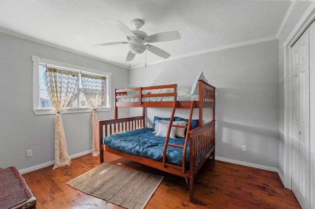 12 S Sandpiper Street, La Marque, TX 77568