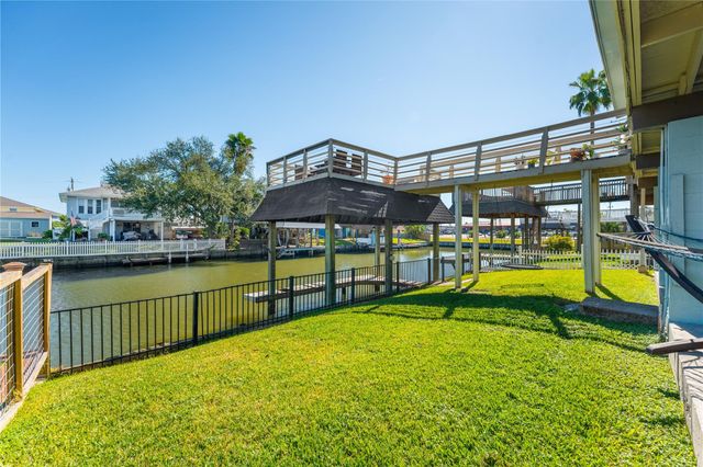 12 S Sandpiper Street, La Marque, TX 77568