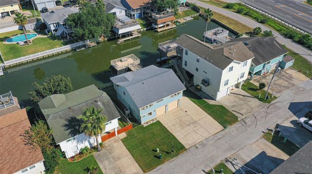 12 S Sandpiper Street, La Marque, TX 77568