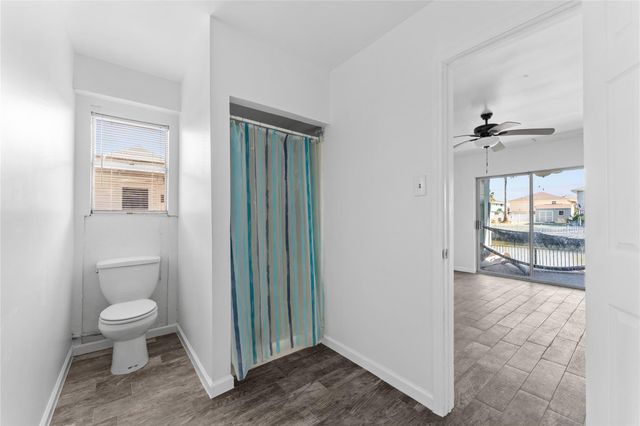 12 S Sandpiper Street, La Marque, TX 77568