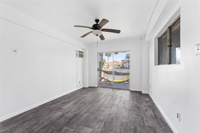 12 S Sandpiper Street, La Marque, TX 77568