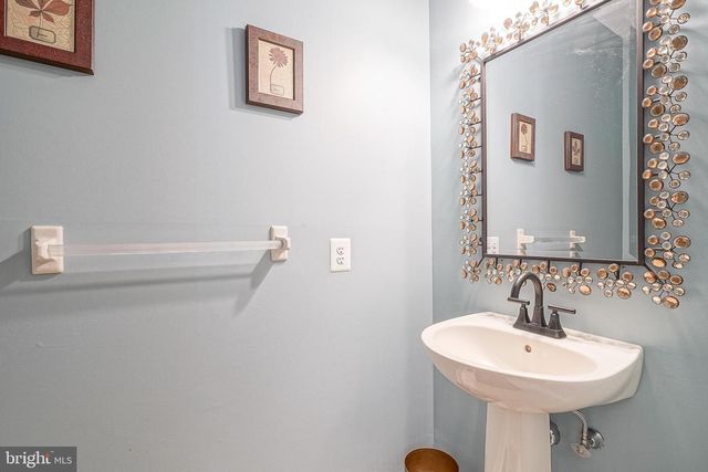 7 LAMBOURN, Sewell, NJ 08080
