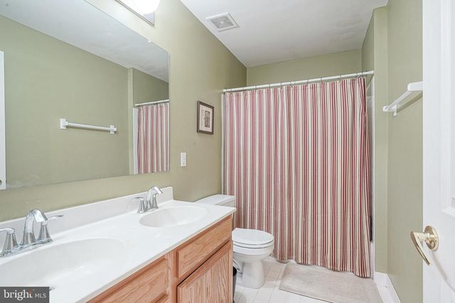 7 LAMBOURN, Sewell, NJ 08080