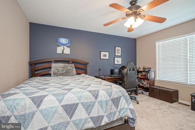 7 LAMBOURN, Sewell, NJ 08080