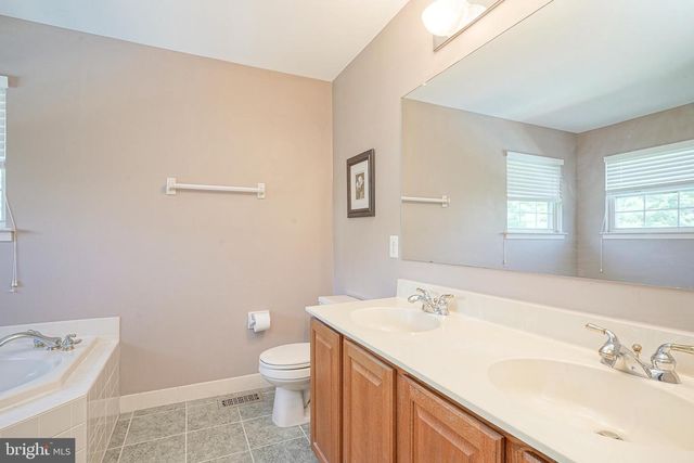 7 LAMBOURN, Sewell, NJ 08080