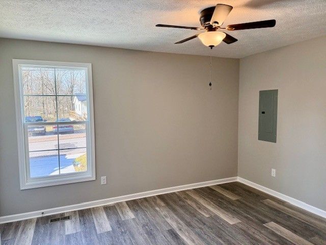 421 W Waggoner St, Tullahoma, TN 37388