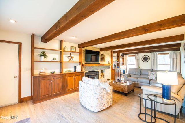 15 Cobblestone Drive, Queensbury, NY 12804