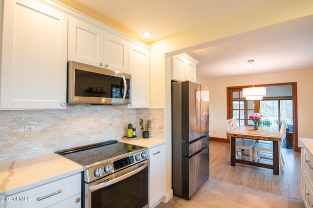 15 Cobblestone Drive, Queensbury, NY 12804
