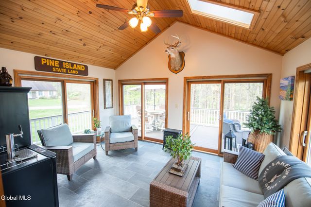 15 Cobblestone Drive, Queensbury, NY 12804
