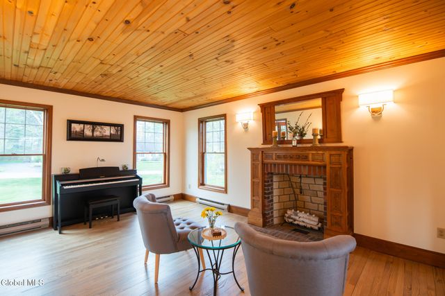 15 Cobblestone Drive, Queensbury, NY 12804