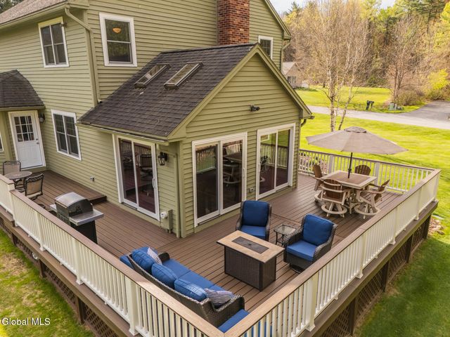 15 Cobblestone Drive, Queensbury, NY 12804