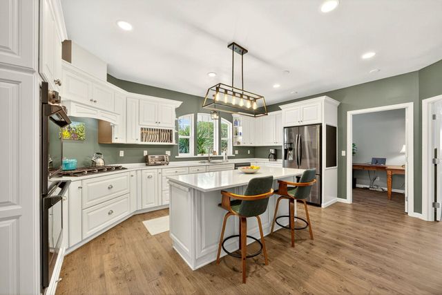 700 Hueners Lane, Jacksonville, OR 97530