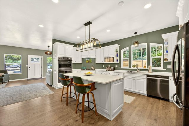 700 Hueners Lane, Jacksonville, OR 97530