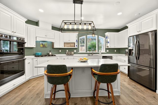 700 Hueners Lane, Jacksonville, OR 97530