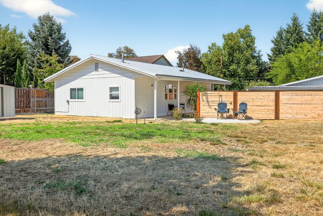 700 Hueners Lane, Jacksonville, OR 97530