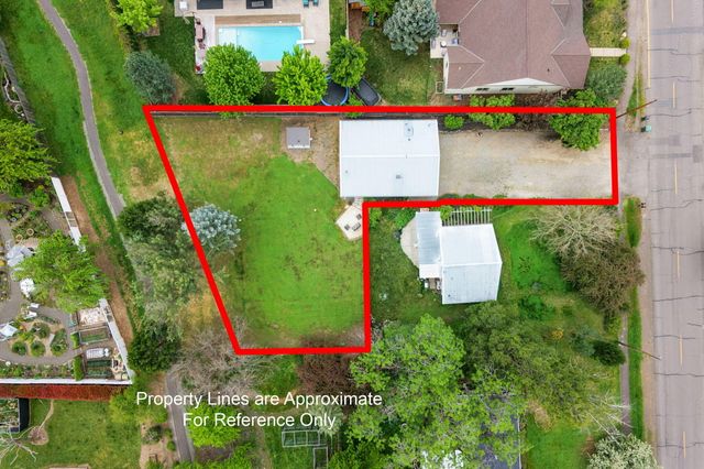 700 Hueners Lane, Jacksonville, OR 97530