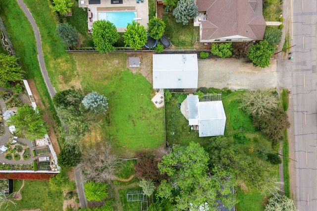 700 Hueners Lane, Jacksonville, OR 97530