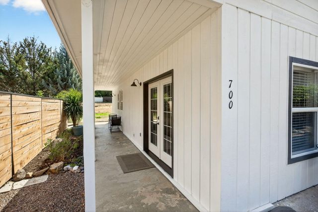 700 Hueners Lane, Jacksonville, OR 97530