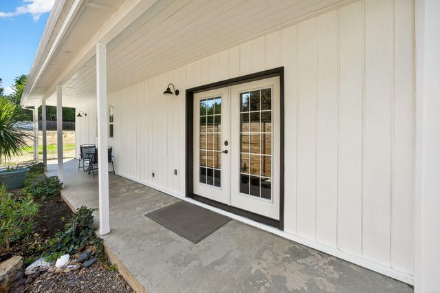 700 Hueners Lane, Jacksonville, OR 97530