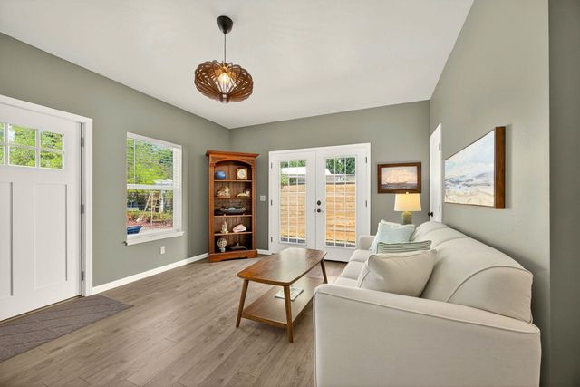 700 Hueners Lane, Jacksonville, OR 97530