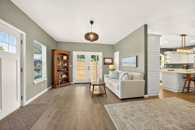 700 Hueners Lane, Jacksonville, OR 97530