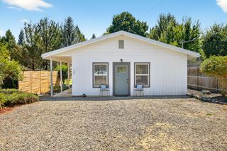 700 Hueners Lane, Jacksonville, OR 97530